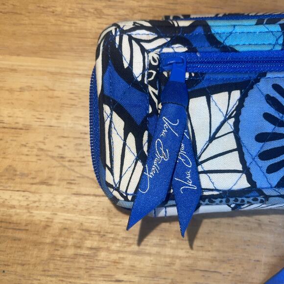 Vera Bradley Wristlet /Blue Bayou - Picture 2 of 8